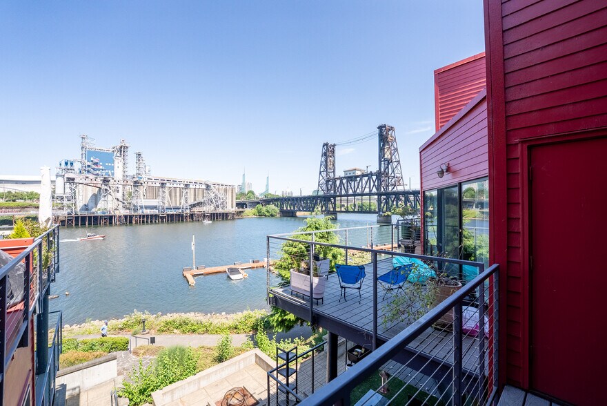 Building Photo - 710 NW Naito Pky