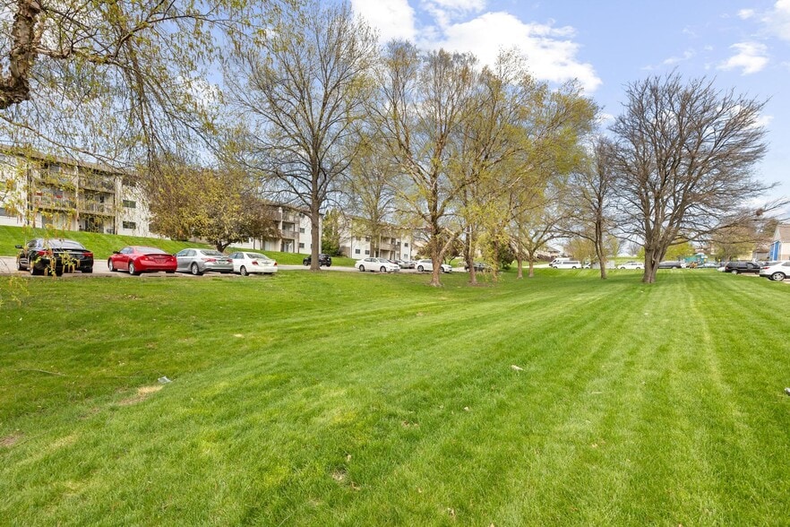 Building Photo - 740 Westwinds Dr