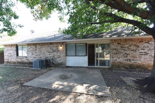 Building Photo - 3820 7 Gables St