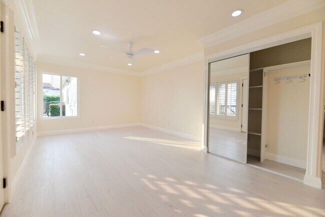 Building Photo - 412 Avenida Santa Barbara