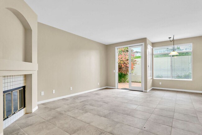 Building Photo - Beautiful 3 Bedroom/2.5 bath  detached hom...