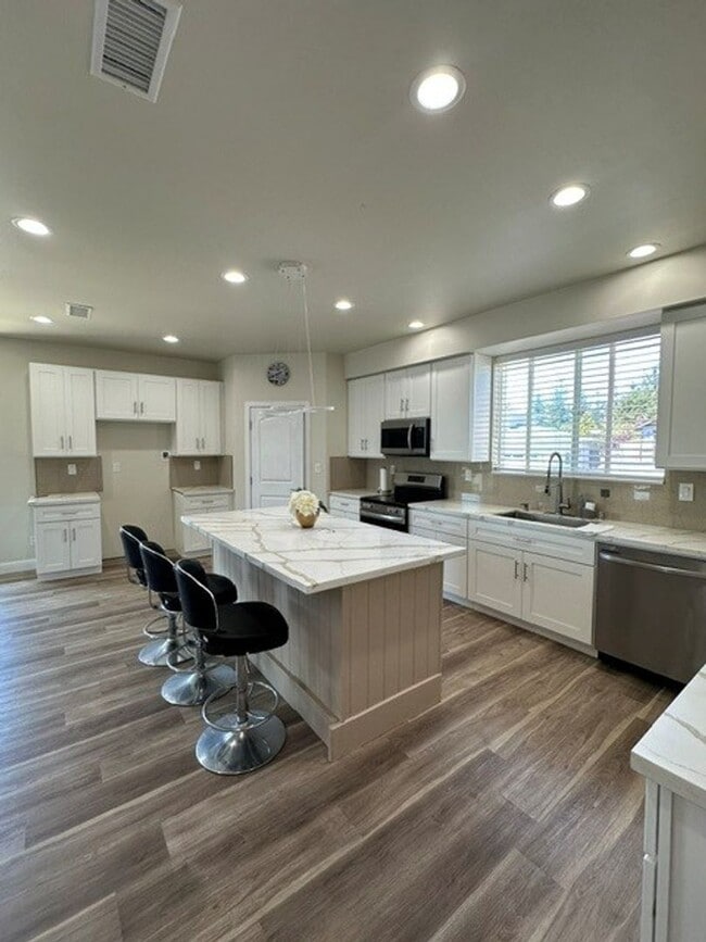 Building Photo - 7175 Vista Ridge Dr