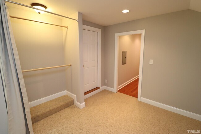 Building Photo - 100 Pebble Ridge Farms Ct