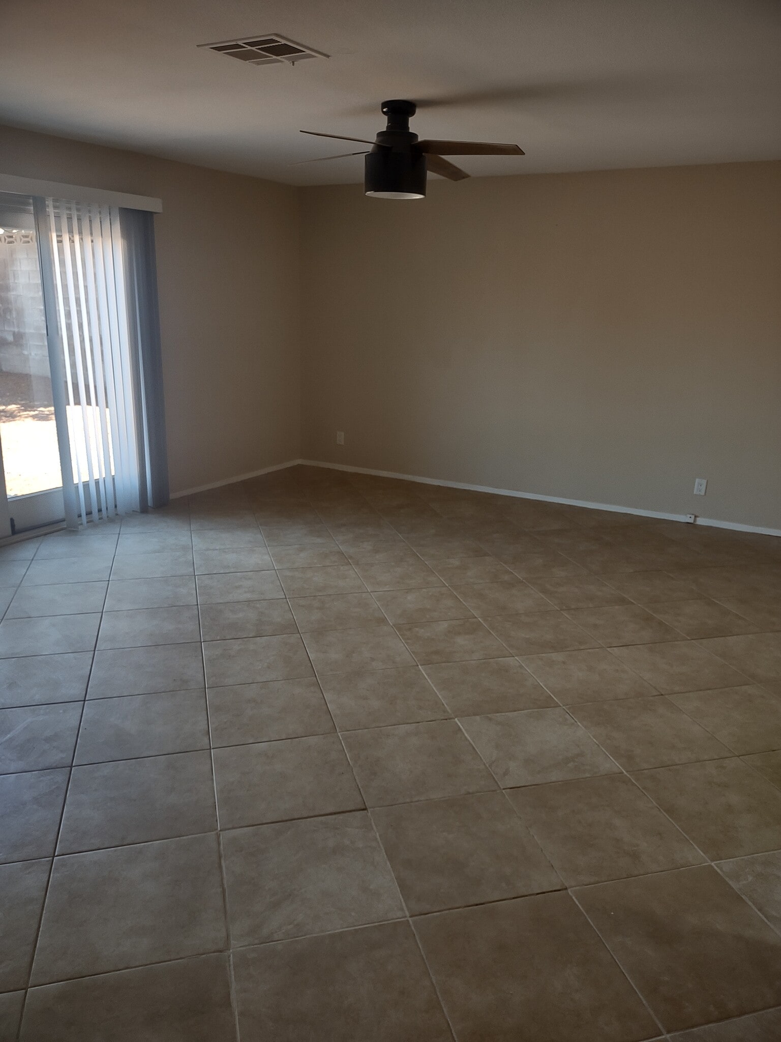 Family Room - 322 Esquina Dr