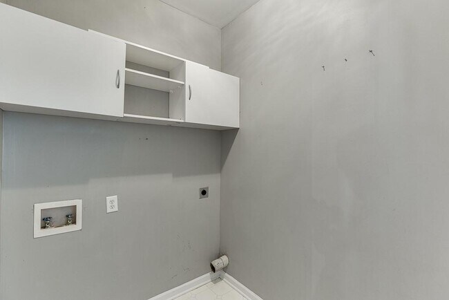 Building Photo - 1795 Lake Heights Cir