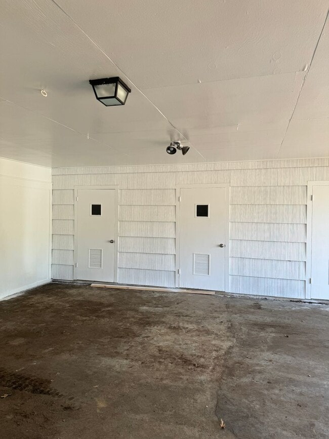 Building Photo - 5359 Jamaica Dr