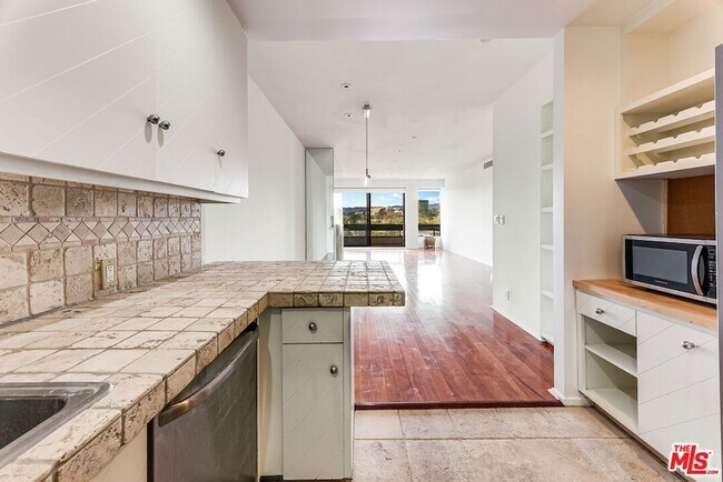 Building Photo - 10551 Wilshire Blvd