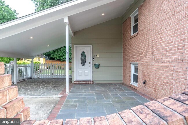 Building Photo - 2413 Childs Ln