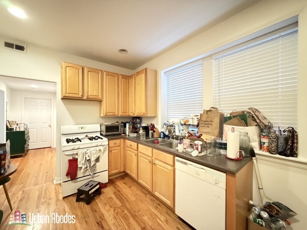 Building Photo - 3455 N Bosworth Ave
