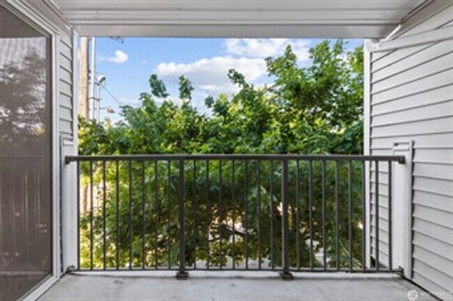 Building Photo - Modern 1-Bedroom Condo in Vibrant Greenwood Neighborhood