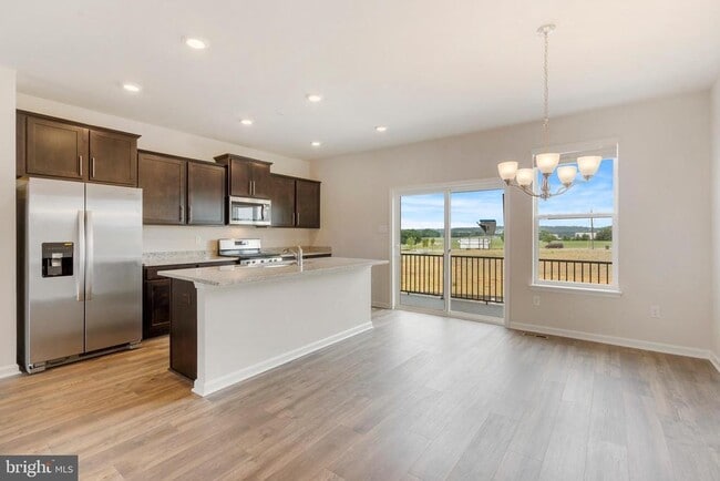 Building Photo - 463 Tiller St