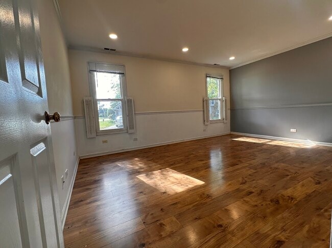 Building Photo - 263 Southwick Ct