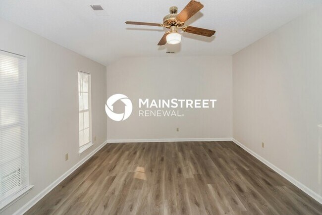 Building Photo - 3 Bedroom Pet-Friendly Home in memphis, TN with Main Street Renewal