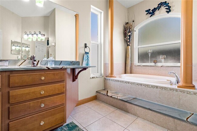 Building Photo - 10206 Shooting Star Ct