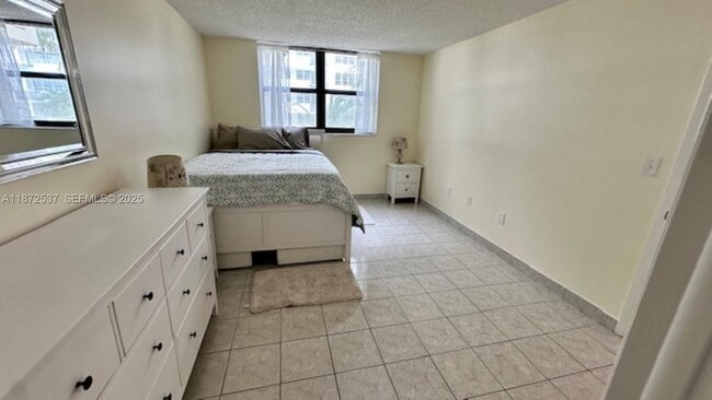 Building Photo - 1623 Collins Ave