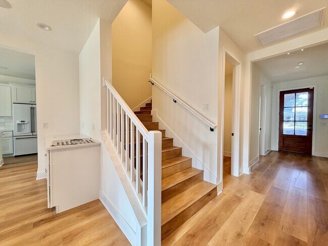 Building Photo - Brand New Custom 5/3.5 Home Steps from Downtown Winter Garden!
