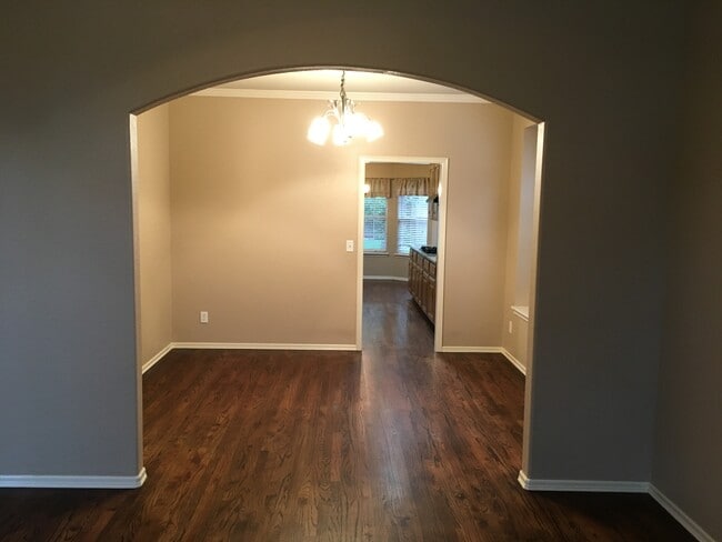 Building Photo - 4201 W Kent St