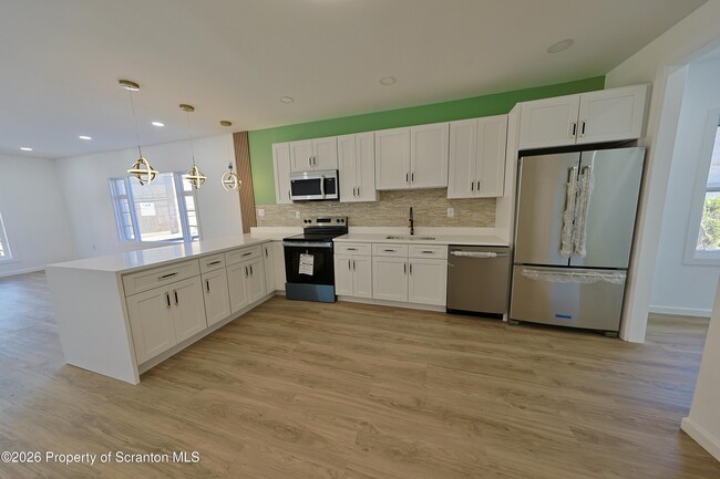 Building Photo - 318 W Main St