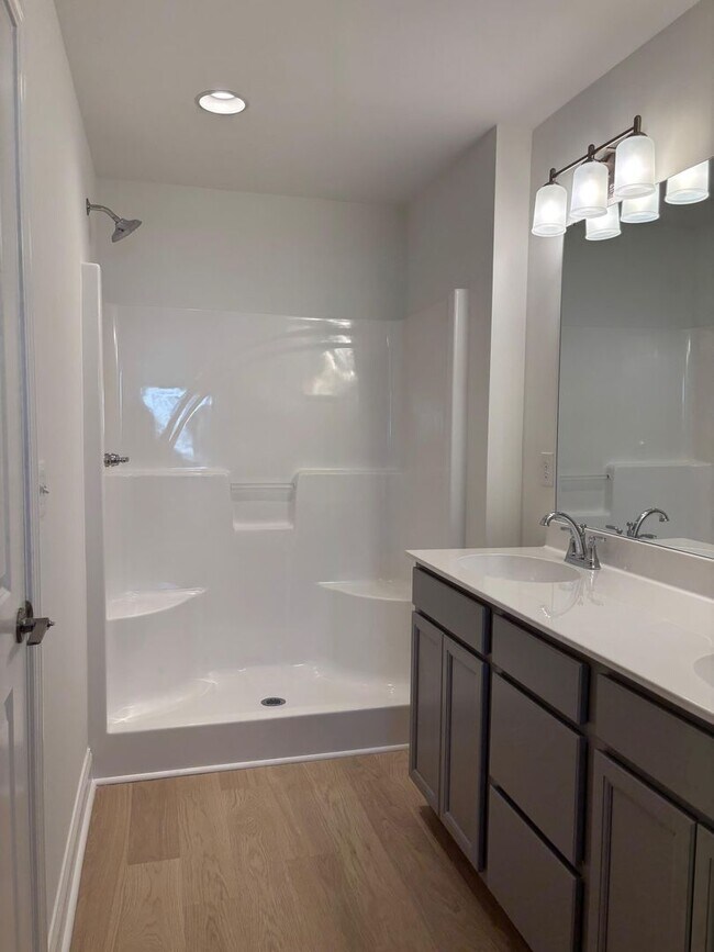 Building Photo - Knoxville 37920 - 3 bedroom 2.5 bath - cal...