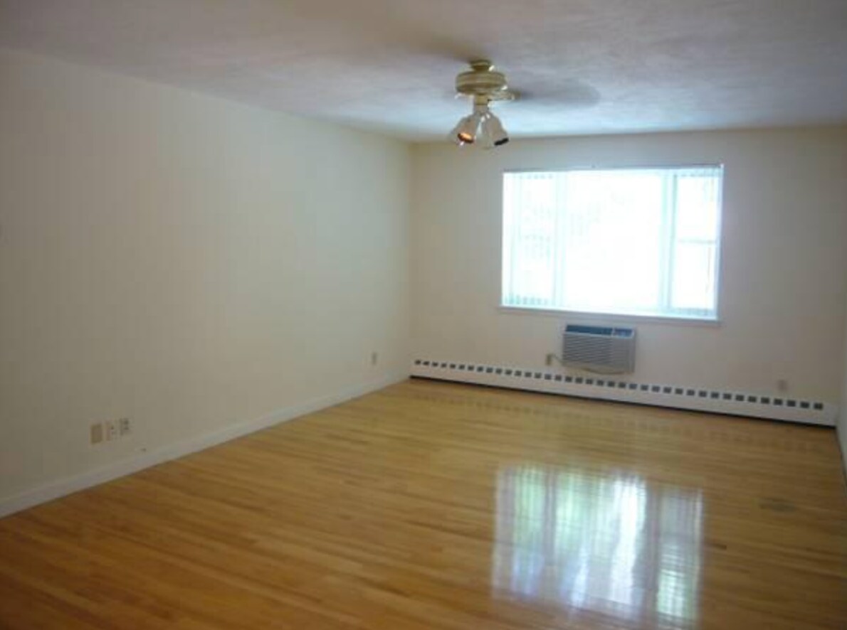 Building Photo - 68 Parkman St