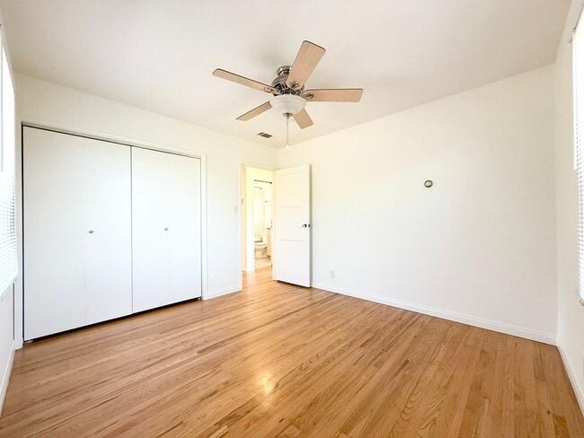Building Photo - Country Charmer w/ Views Galore!