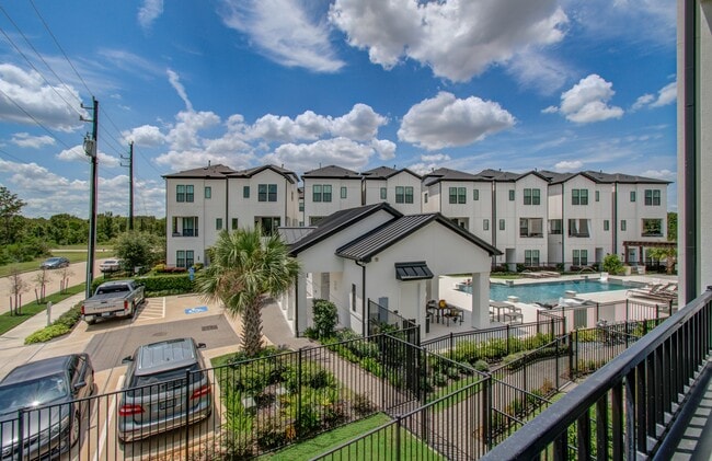 Building Photo - 2812 Grand Fountains Dr