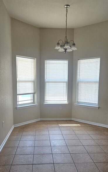Building Photo - 2415 Merle Dr