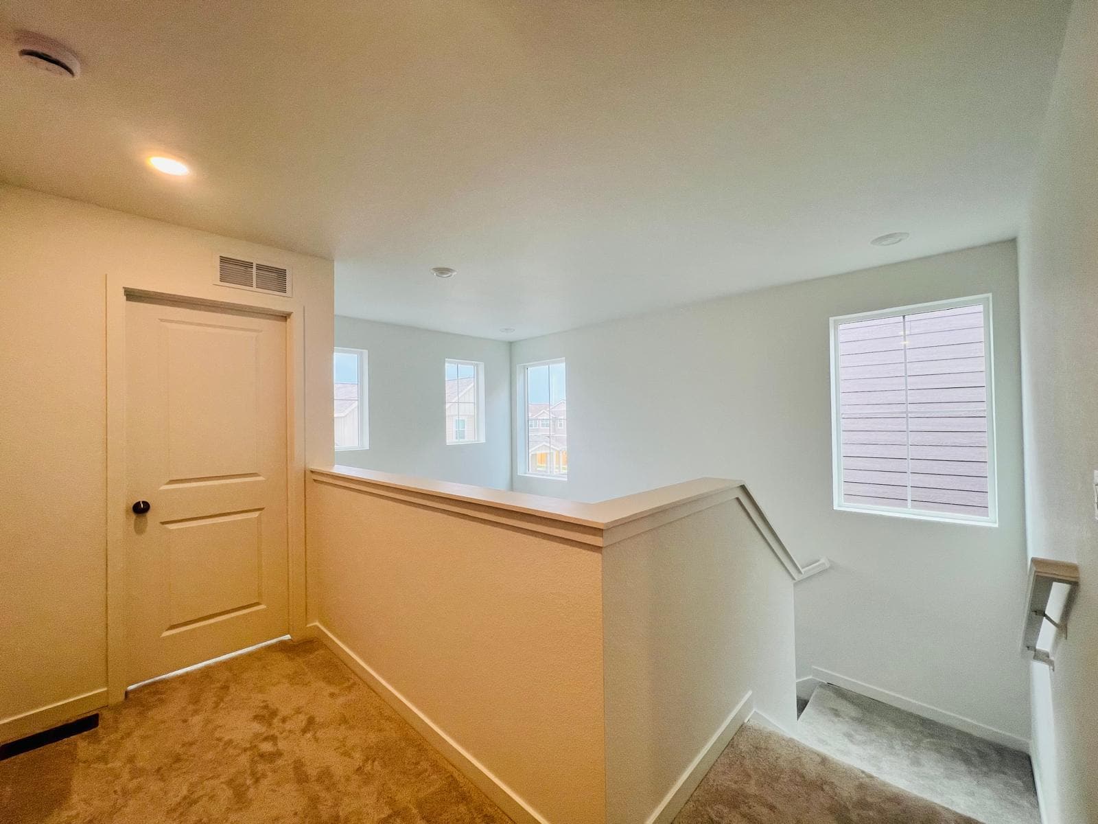 Building Photo - 637 Lillibrook Pl