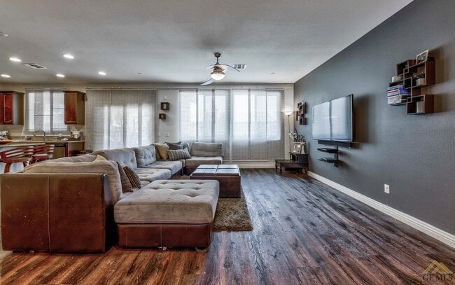 Building Photo - 5900 Warren Ridge Dr