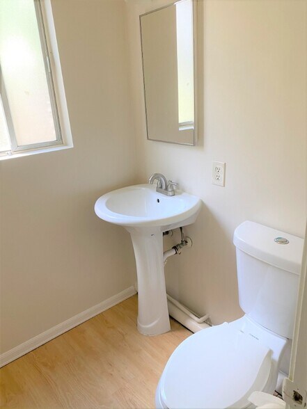 Building Photo - 973 Mission Dr