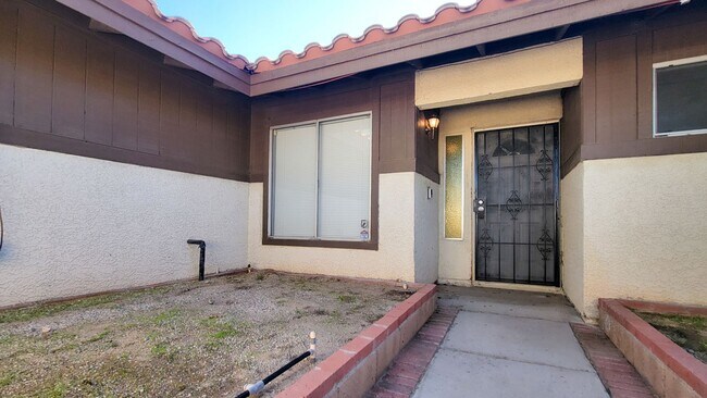 Building Photo - 8525 Del Rey Ave