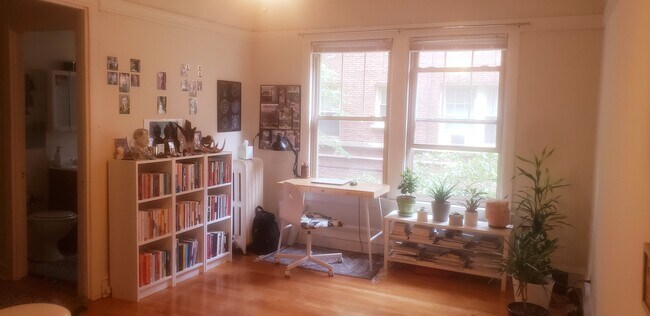 Building Photo - 519 W Brompton Ave