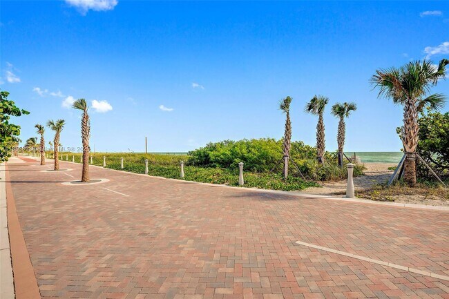 Building Photo - 5055 Collins Ave