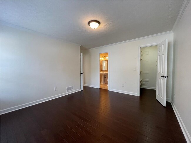 Building Photo - 3145 Queens Walk