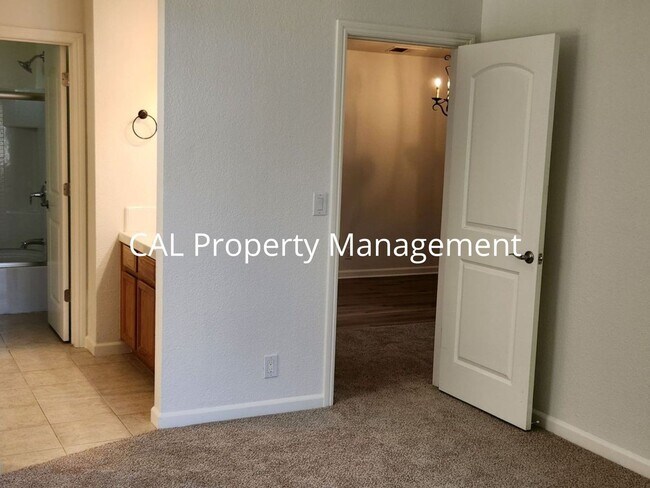 Building Photo - Upper-Level 2 Bed / 2 Bath Condo in Gated North Salinas Community | 932 sq ft