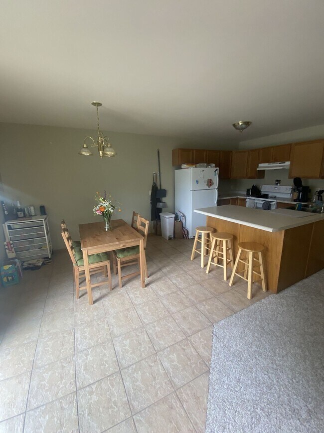 Building Photo - 2 bed 1 bath close to UWEC just off Water St. Available June 1st!