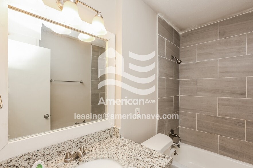 Building Photo - 187 E Woodcrest Dr