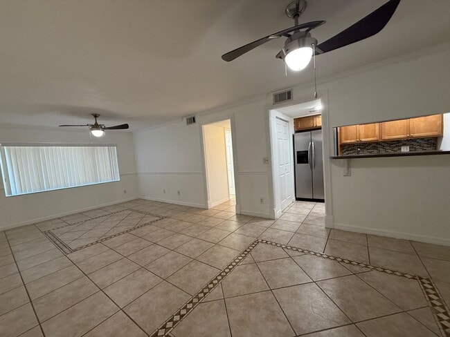 Building Photo - Spacious 2 bedroom 2 bathroom condo in gated community