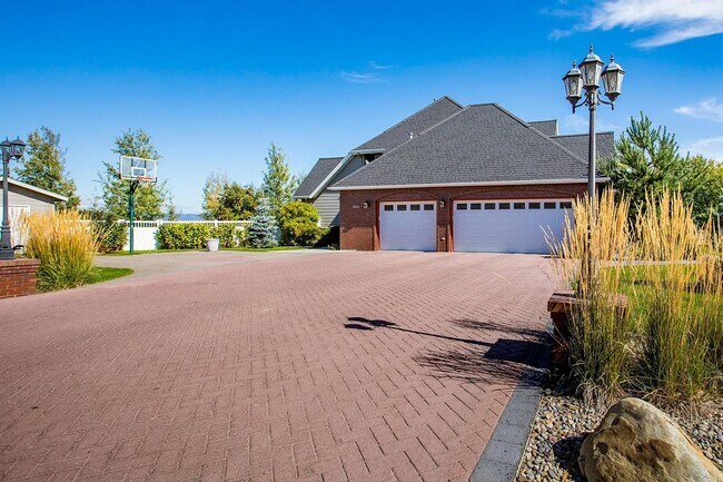 Building Photo - 362 E Bowman Dr