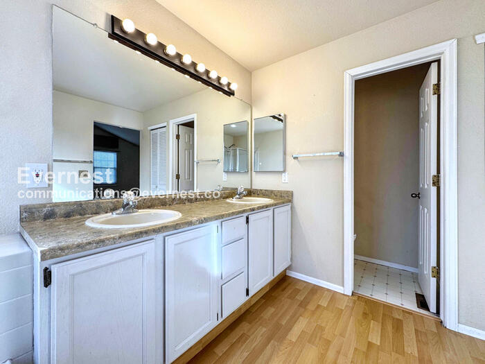 Building Photo - 18618 E Grand Cir