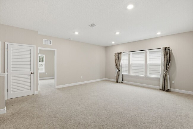 Building Photo - Finley Woods 4 bedroom 3 bath.