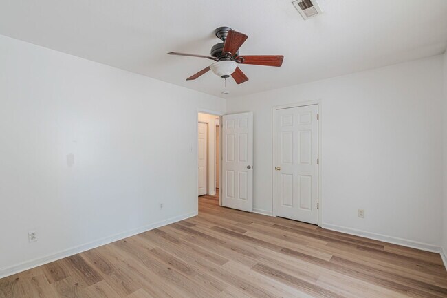 Building Photo - 3516 Acorn Woods Way,
