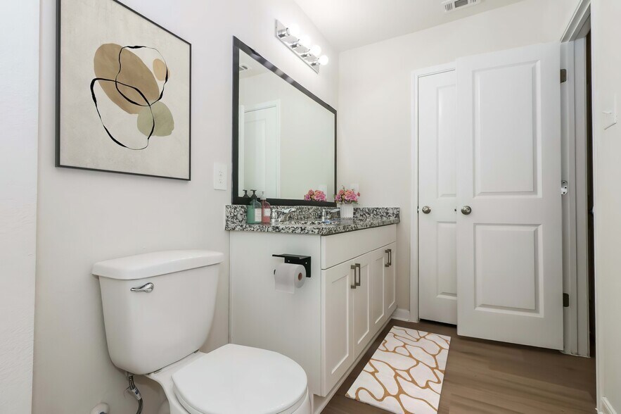 Building Photo - 10070 Cerritos dr
