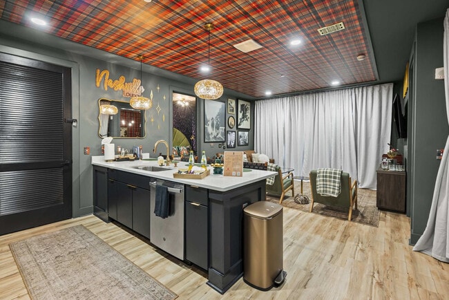 Building Photo - 245 Hermitage Ave