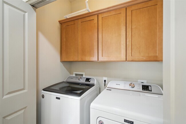 Building Photo - 2318 Camden Dr