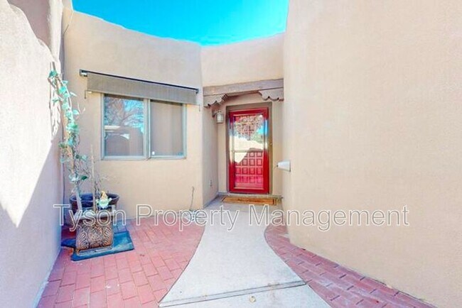 Building Photo - 6208 Sabre Ct NW