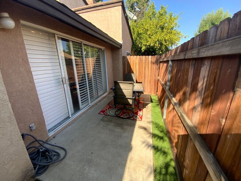 Building Photo - 610 Parkview Dr