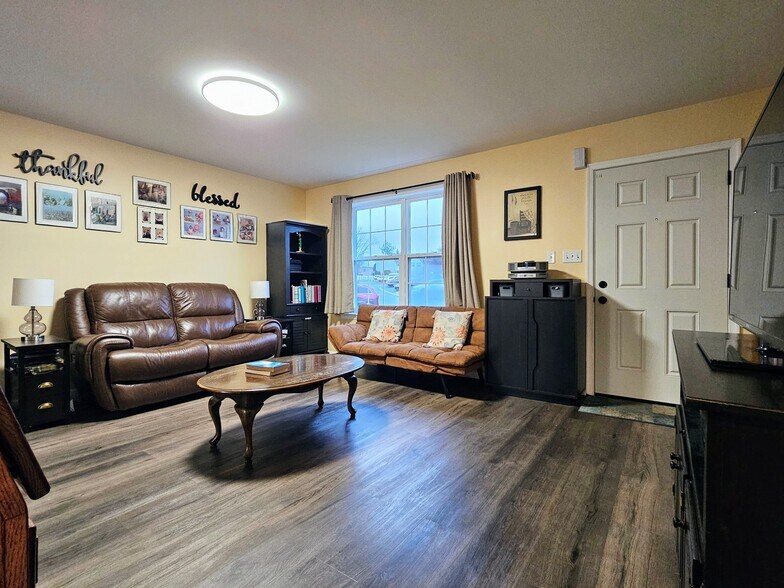 Building Photo - 71 Laurel Dr