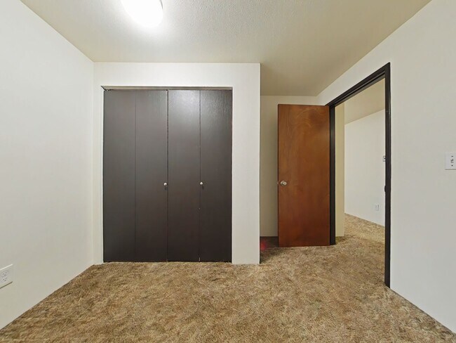 Building Photo - 1 Bedroom Apartment ~ Close to OSU ~ Small...