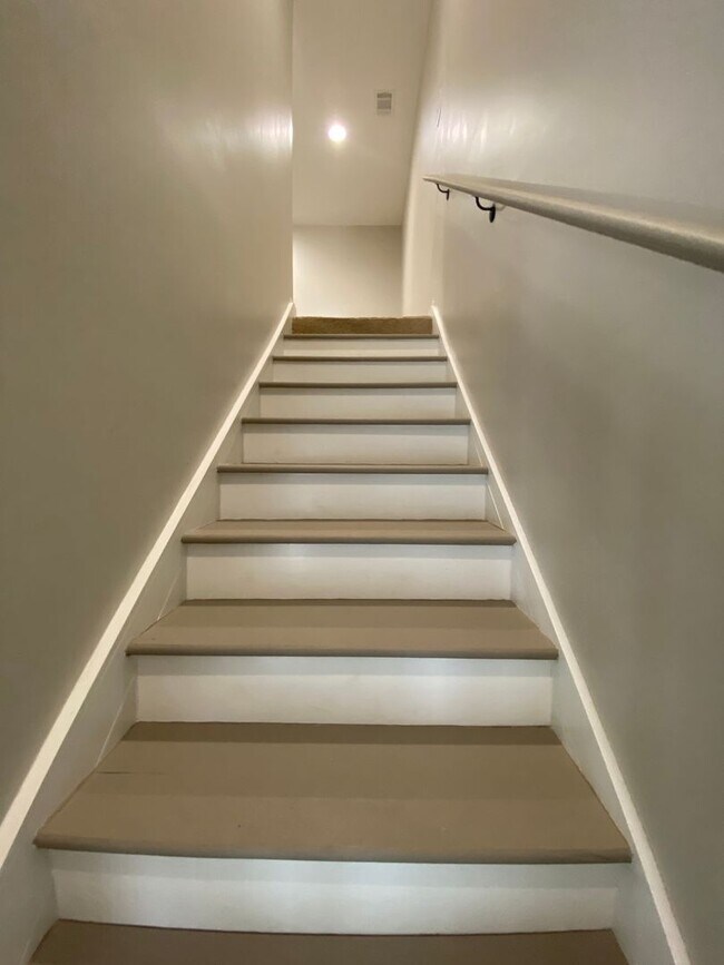 Building Photo - 162 Strickland Ave